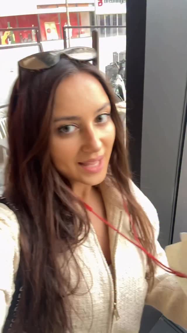 Post 2 by Tülay Tan on Instagram (video)