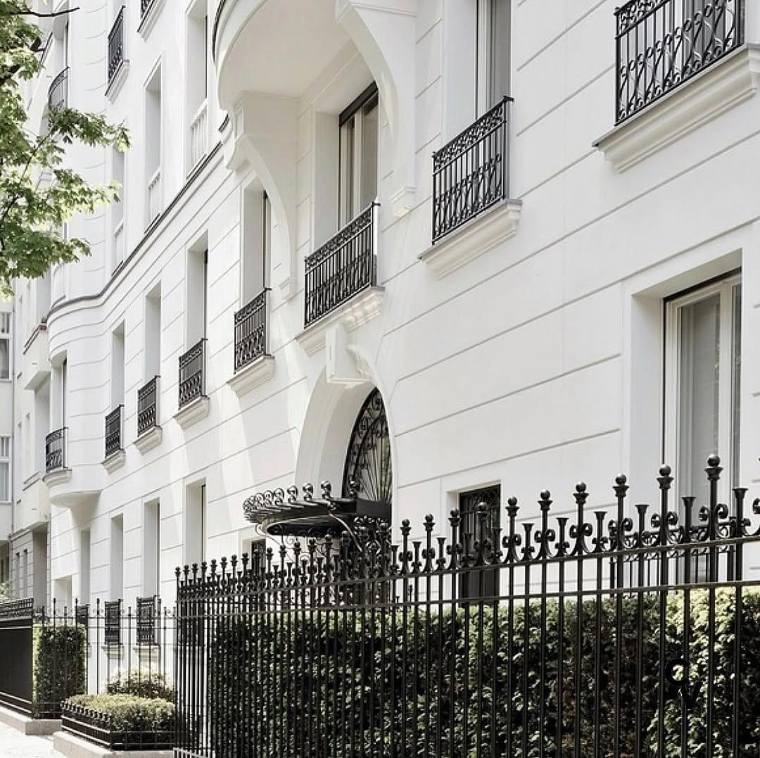 Post 10 by @carolinevictorialondon on Instagram (image)