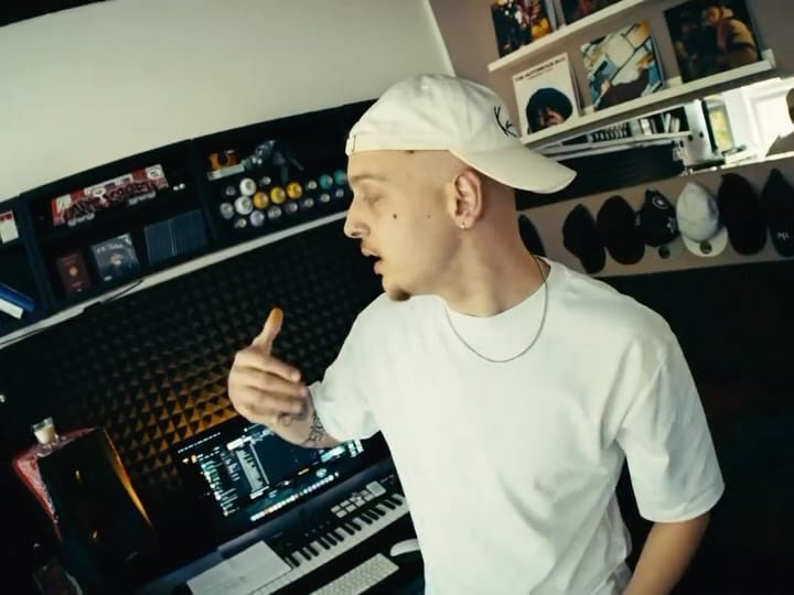 Post 5 by DeeVoe on Instagram (video)
