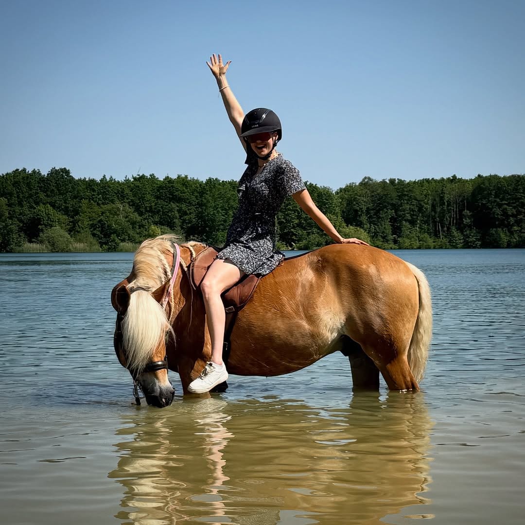 Post 4 by Anja Federwisch on Instagram (carousel)