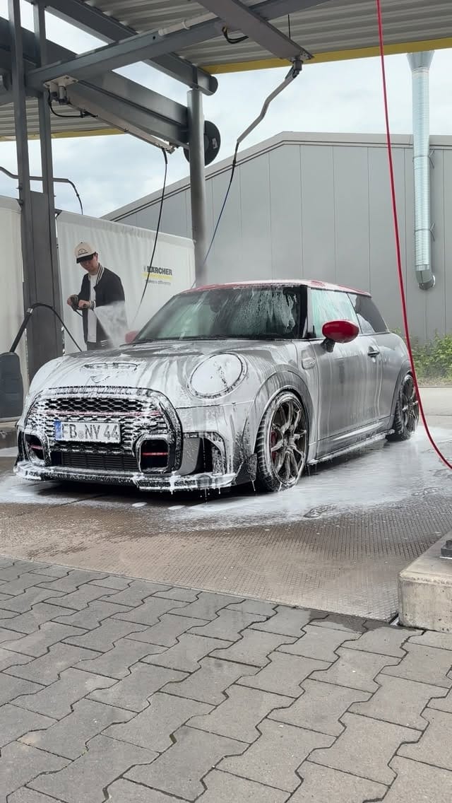 Post 4 by Dr. Wack Premium Autopflege on Instagram (video)