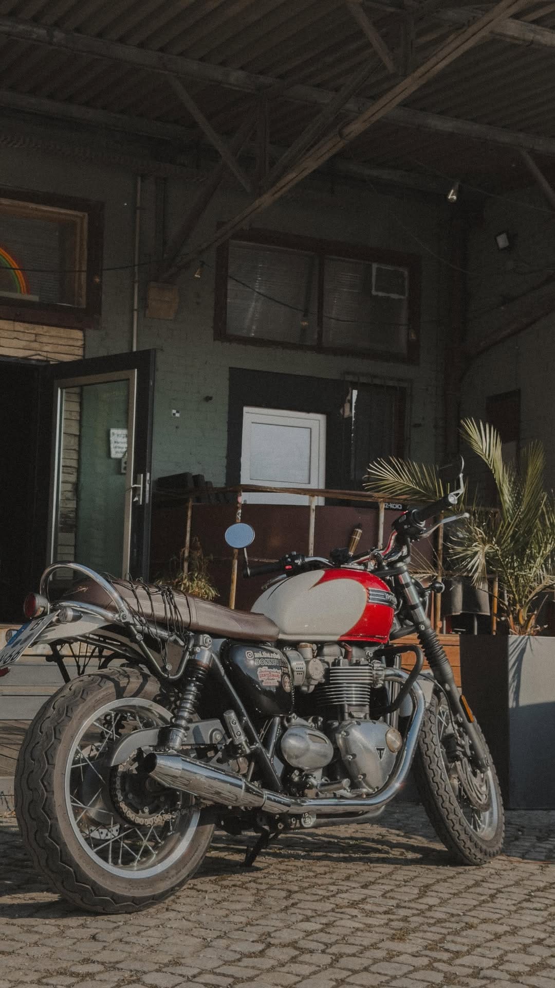 Post 6 by Ani | Triumph Bonneville T120 on Instagram (video)
