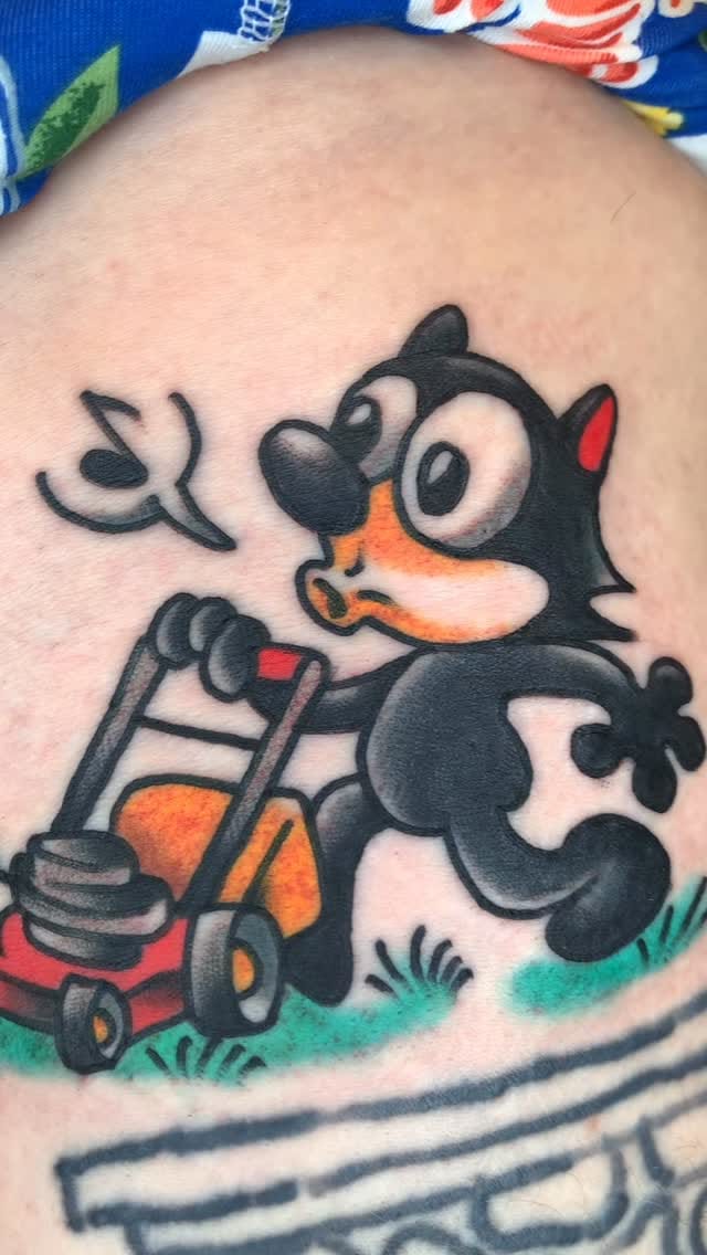 Post 1 by LONNER • TRADITIONAL TATTOO BERLIN on Instagram (video)