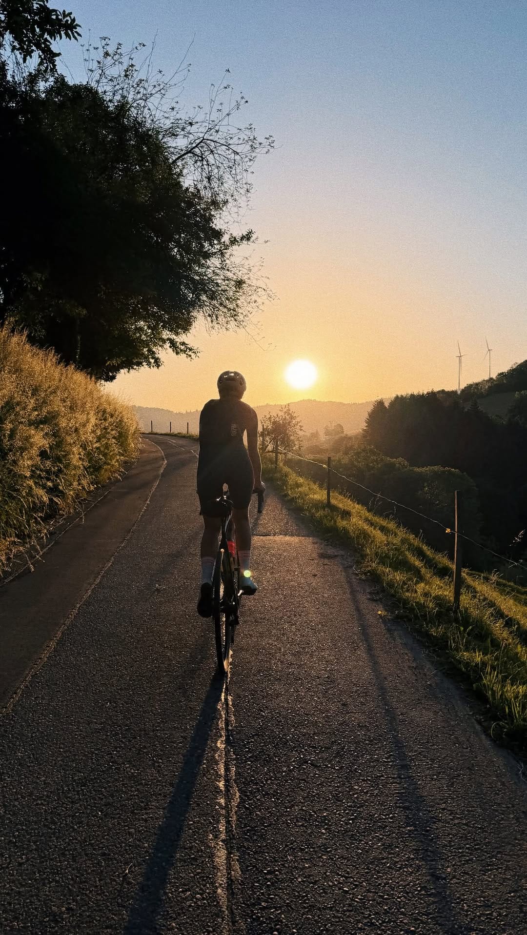 Post 2 by Lara V on Instagram (video)
