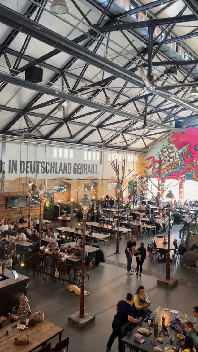 Post 6 by DogTap Berlin on Instagram (video)