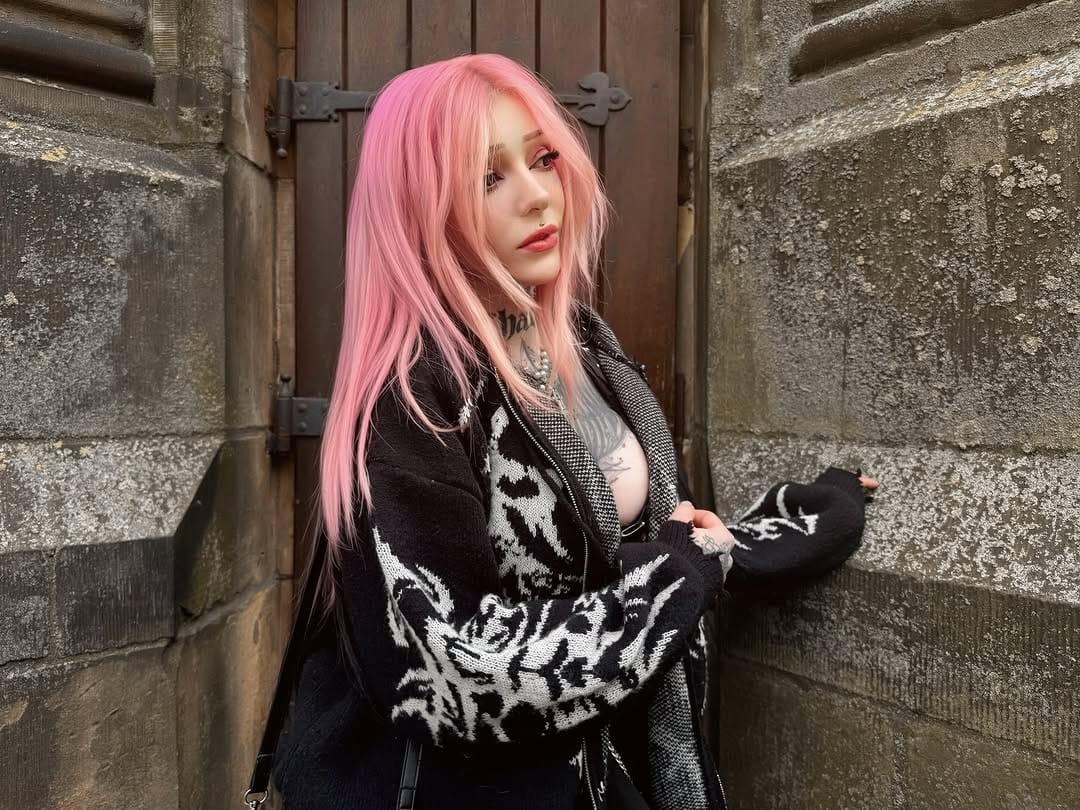 Post 2 by 𝓛 𝓲 𝓷 𝓱  ♥ on Instagram (image)