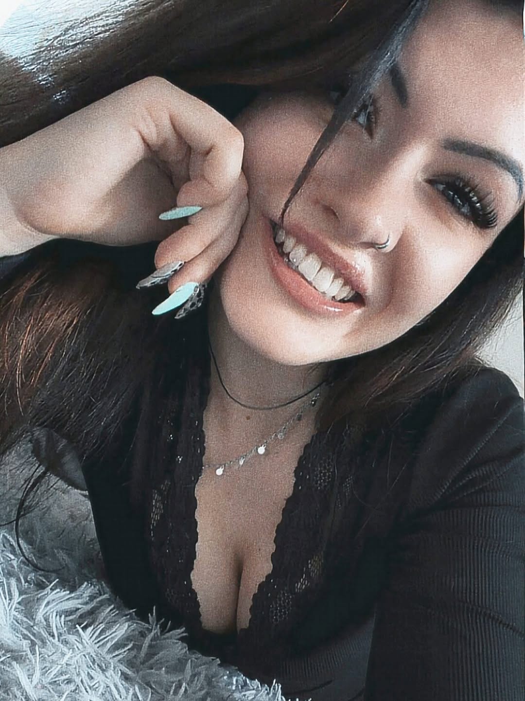 Post 2 by 𝐀𝐧𝐠𝐞𝐥𝐢𝐧𝐚 🌹 on Instagram (image)