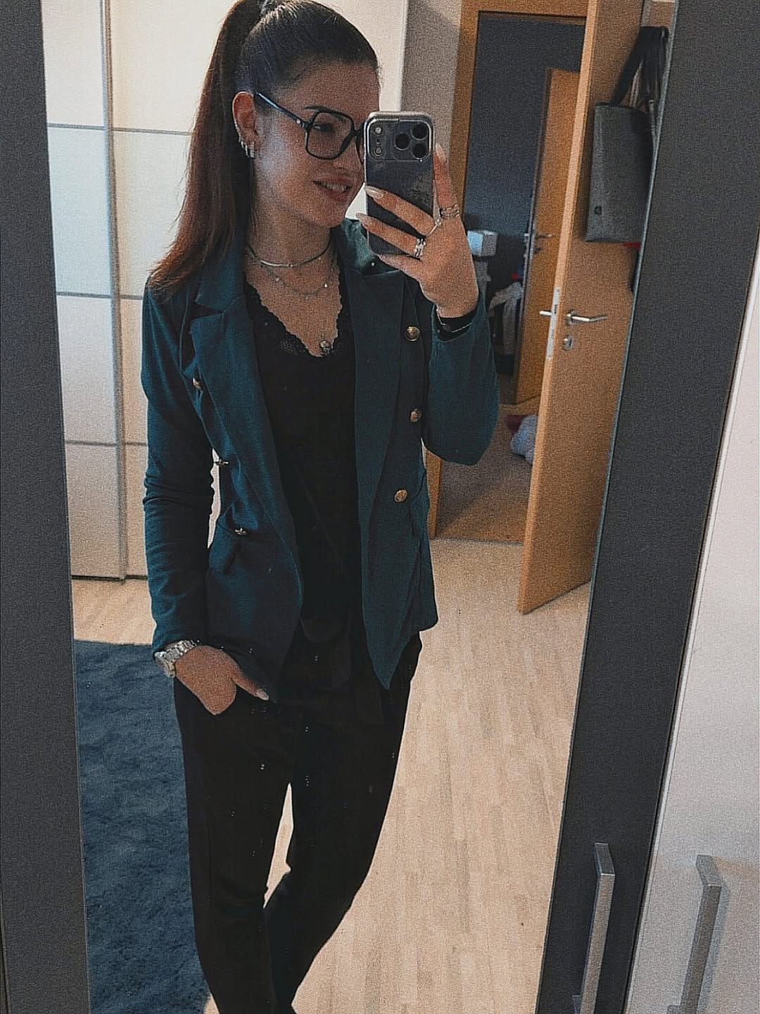Post 4 by 𝐀𝐧𝐠𝐞𝐥𝐢𝐧𝐚 🌹 on Instagram (carousel)