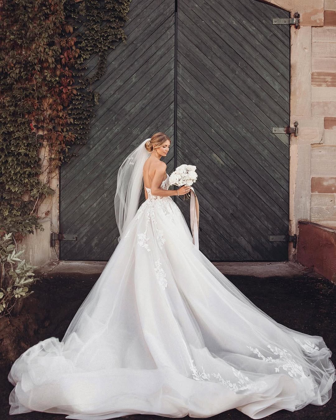 Post 10 by Sofia Ruff | Wedding Photo & Film on Instagram (carousel)