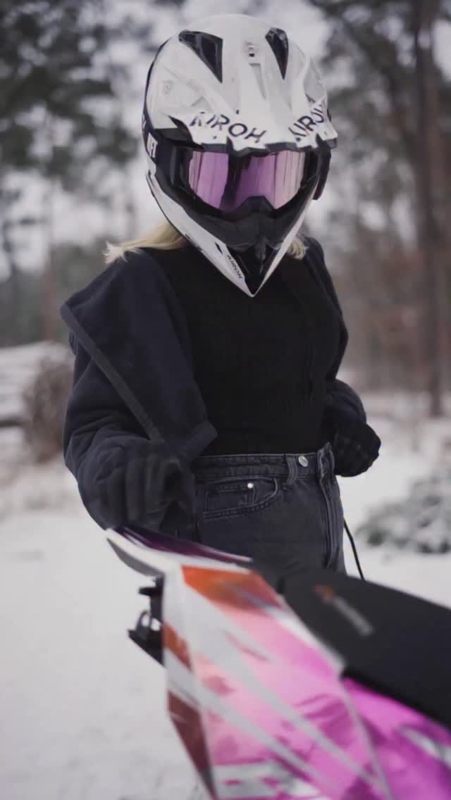 Post 6 by Lou on Instagram (video)