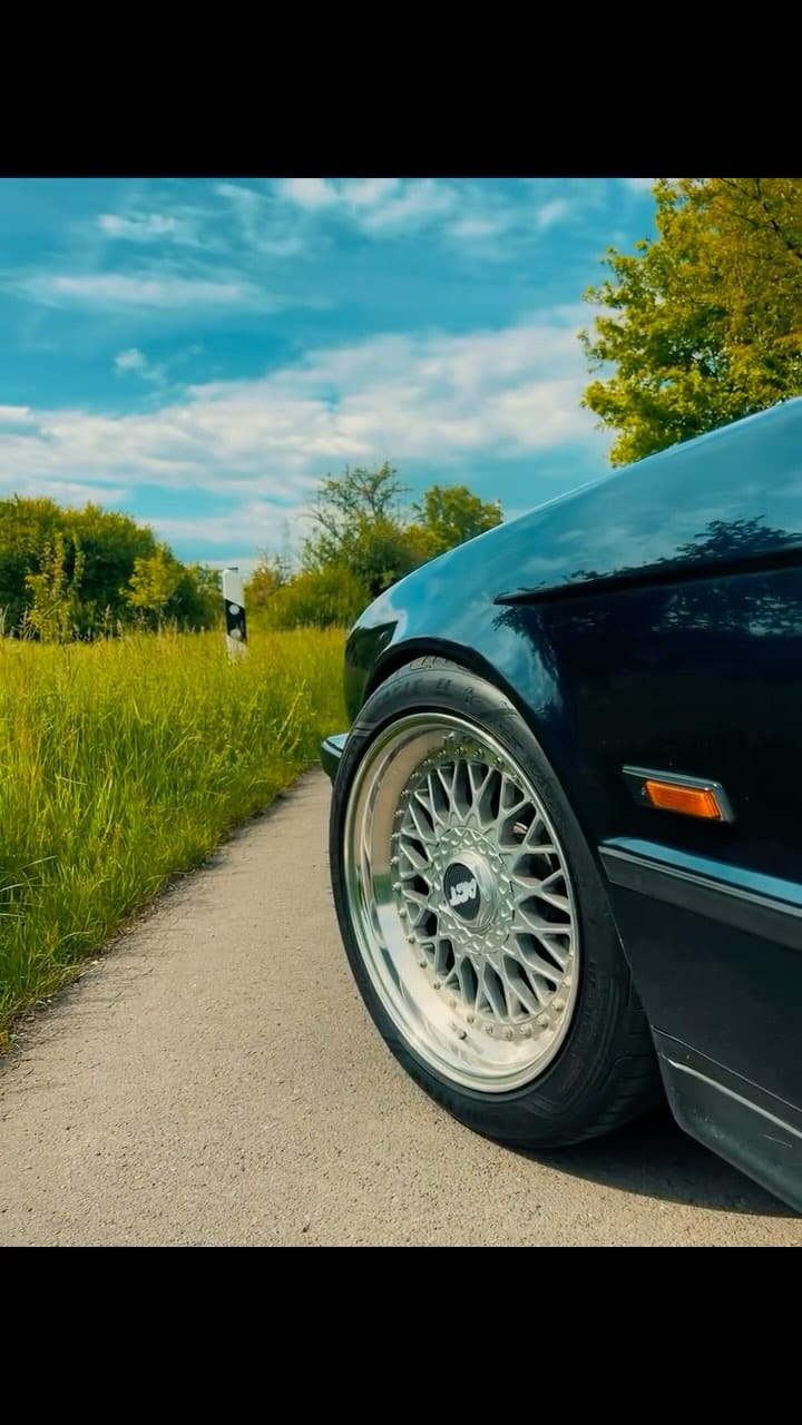 Post 8 by Oliver Müller on Instagram (video)