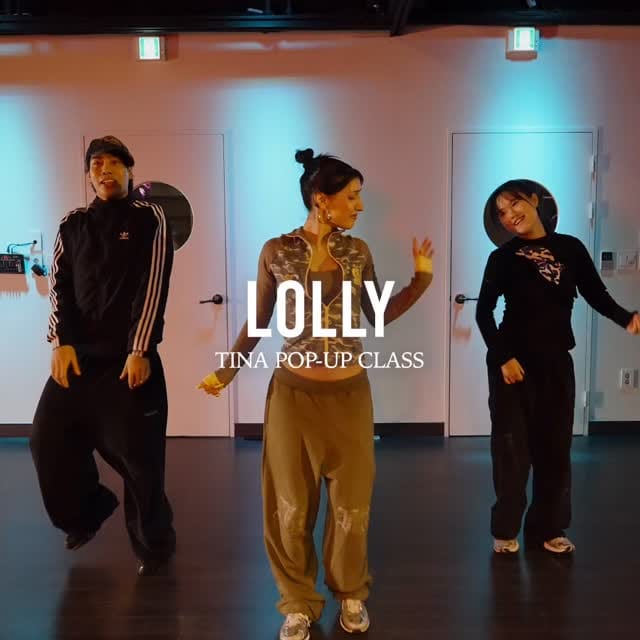 Post 5 by T I N A  K A M A L I👽 on Instagram (video)