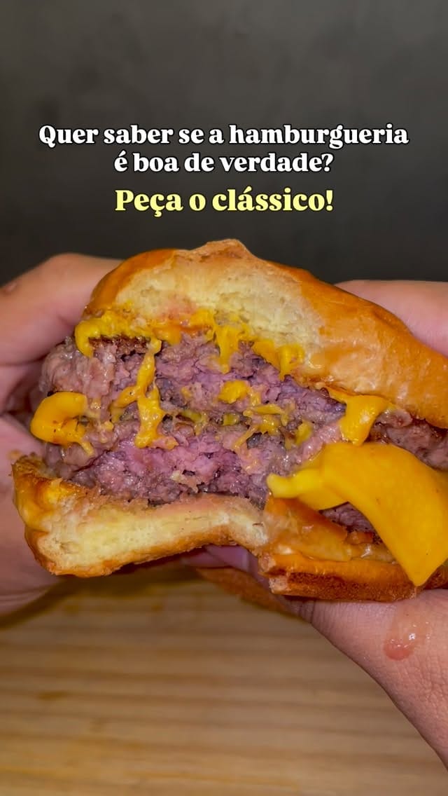 Post 10 by Casal Burguer on Instagram (video)