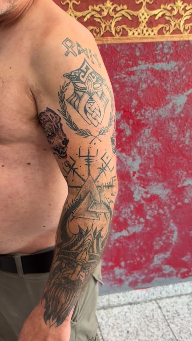 Post 1 by Schmierfink TATTOO Studio on Instagram (video)