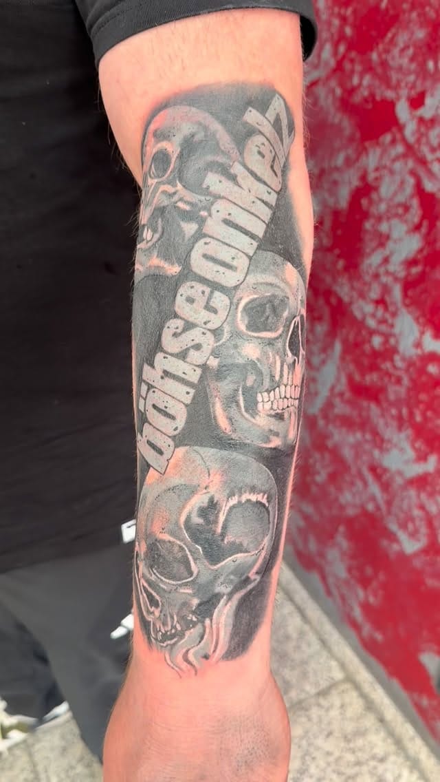 Post 9 by Schmierfink TATTOO Studio on Instagram (video)