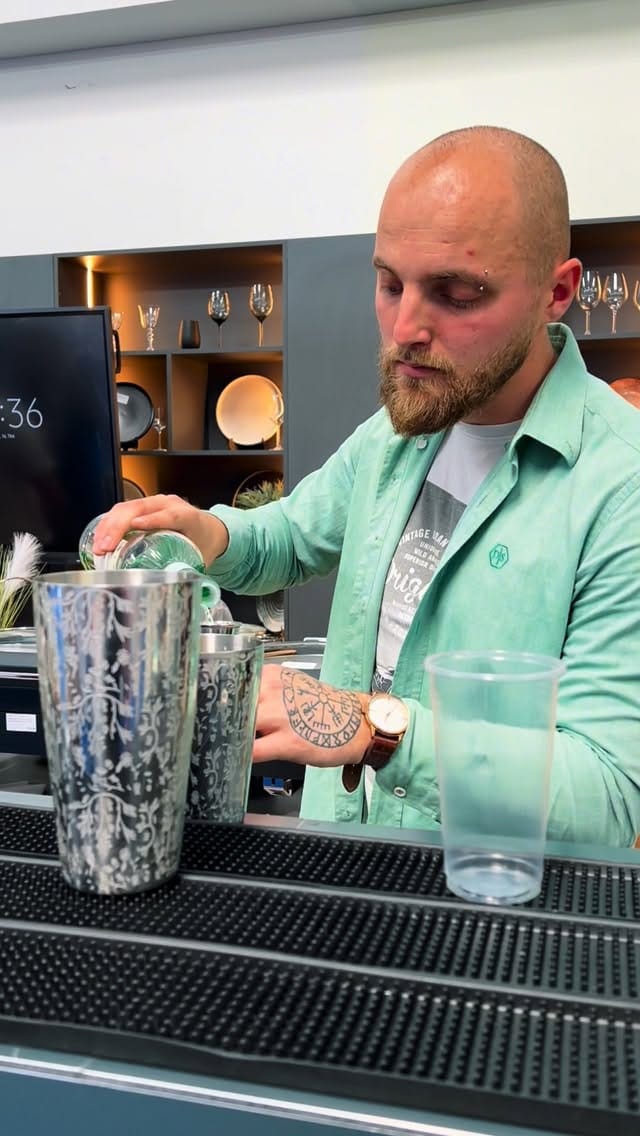Post 4 by Bar Akademija on Instagram (video)