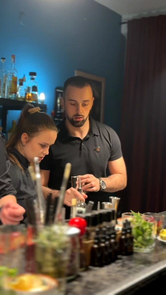 Post 6 by Bar Akademija on Instagram (video)