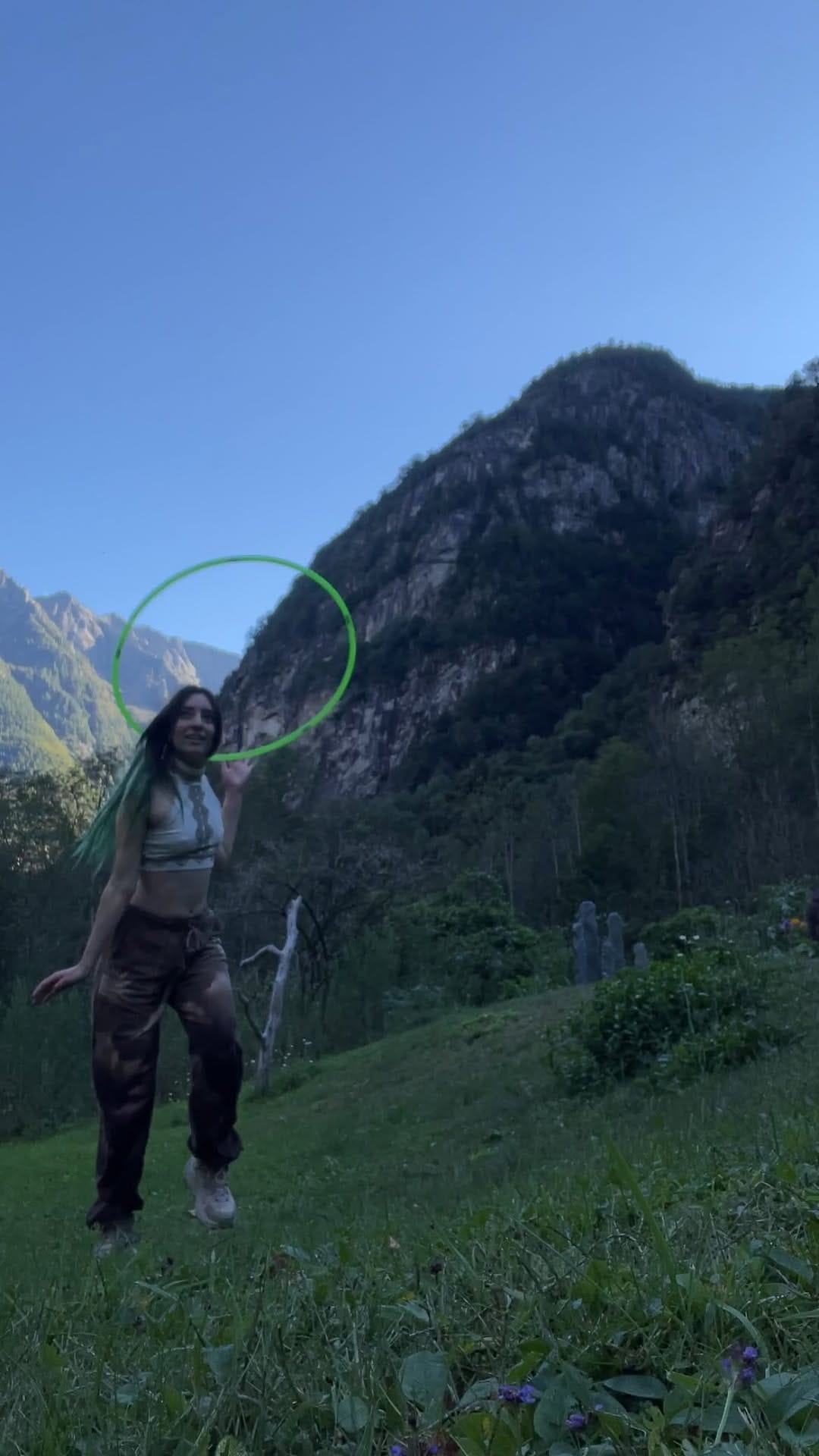 Post 2 by Raquel ✨ on Instagram (video)