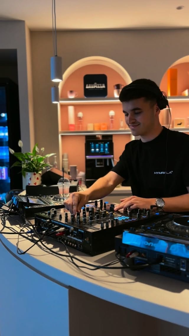 Post 3 by FACE & FORM on Instagram (video)