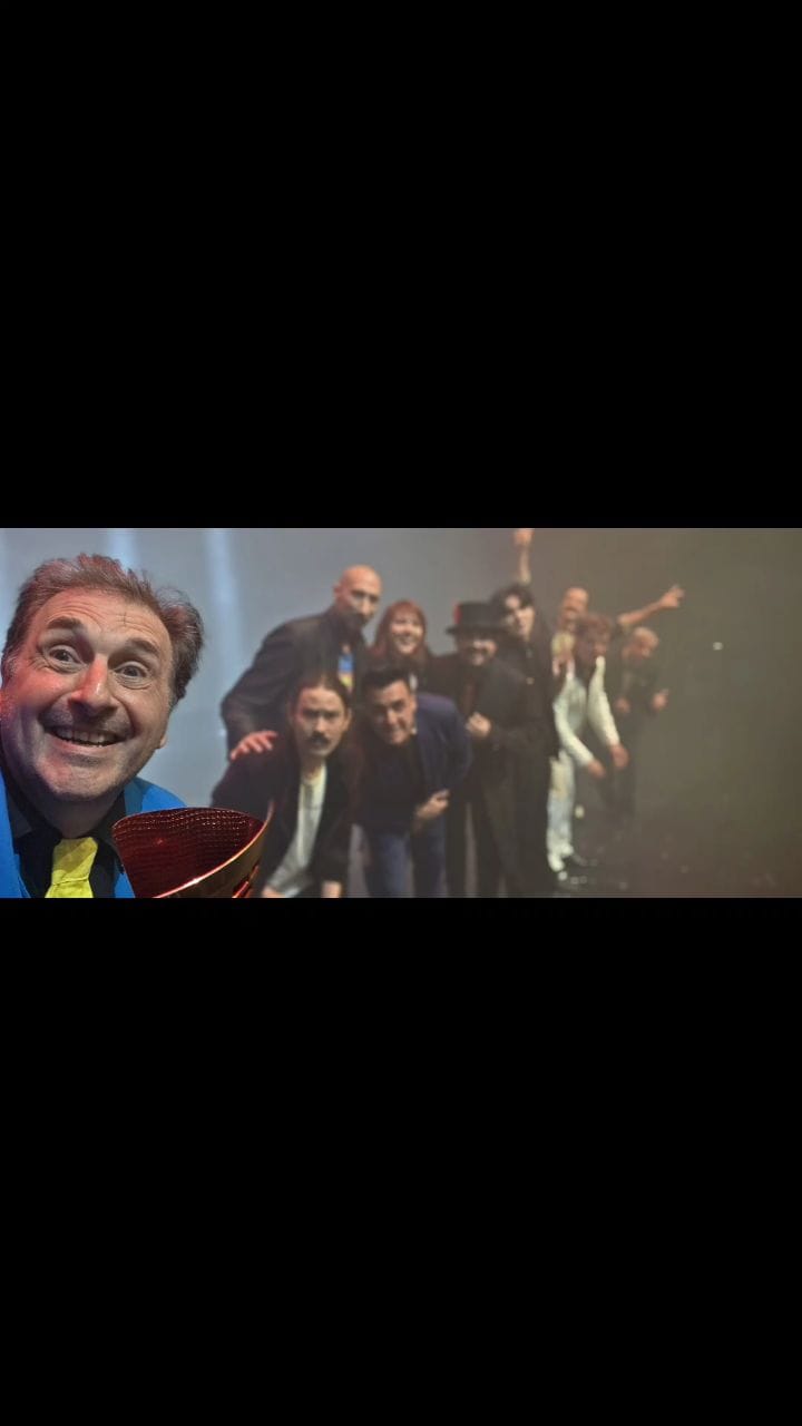 Post 2 by David Burlet - Magician Juggler on Instagram (video)