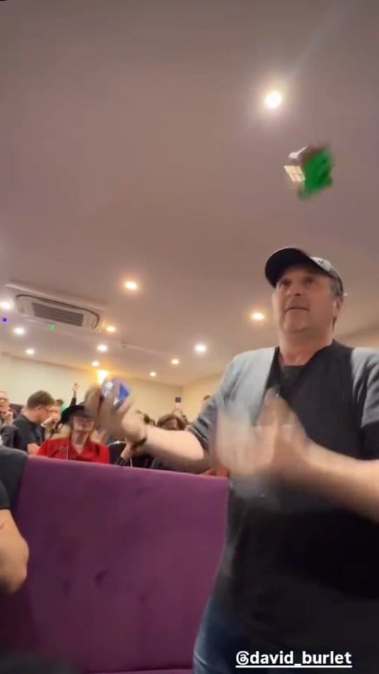 Post 6 by David Burlet - Magician Juggler on Instagram (video)