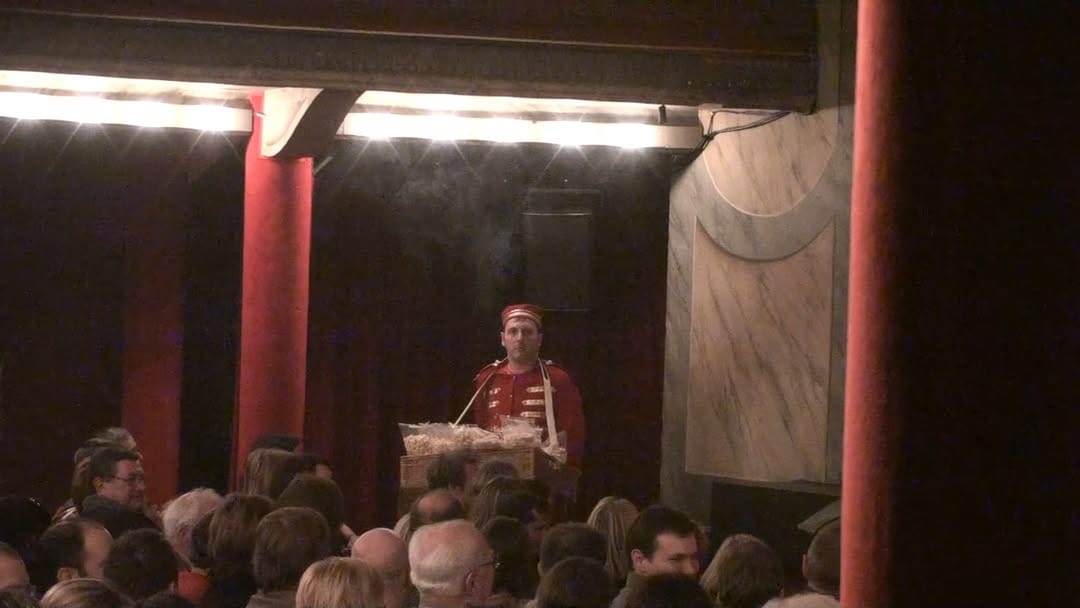 Post 4 by David Burlet - Magician Juggler on Instagram (video)