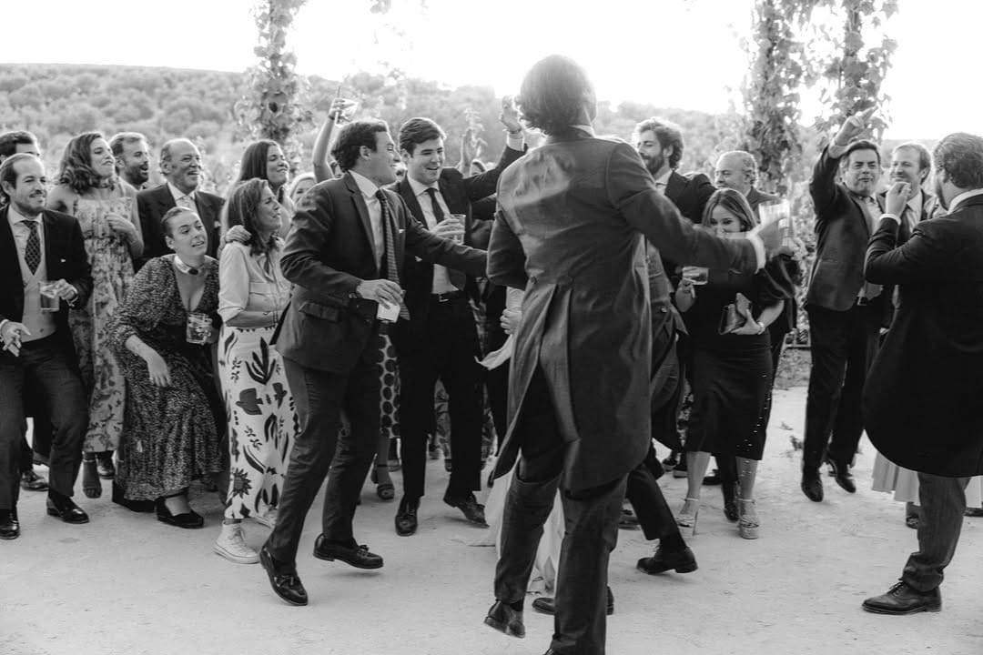 Post 6 by Sylvi | Wedding Photographer Paris, London, Italy, Spain on Instagram (image)