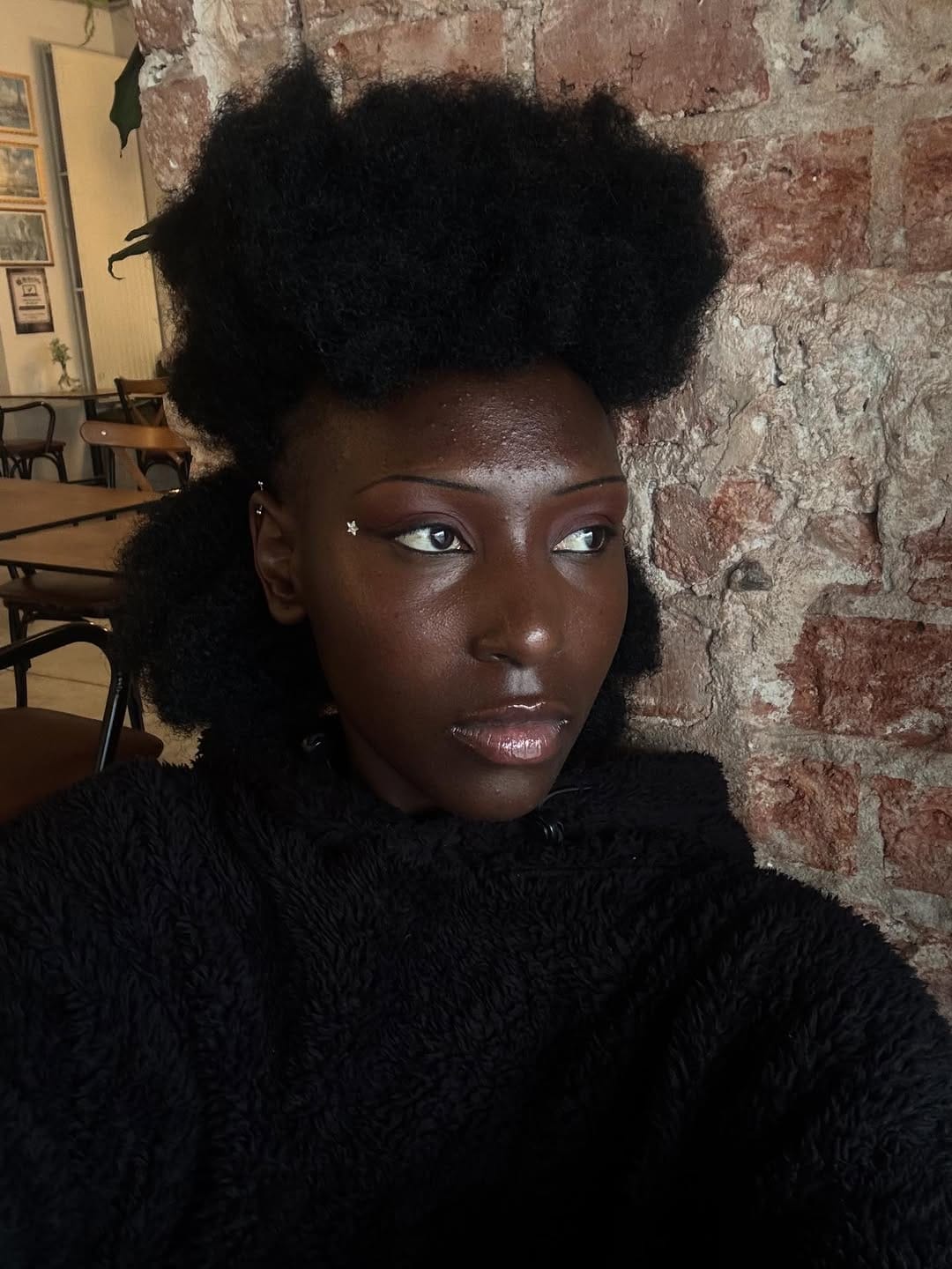 Post 6 by Aline Amike on Instagram (carousel)