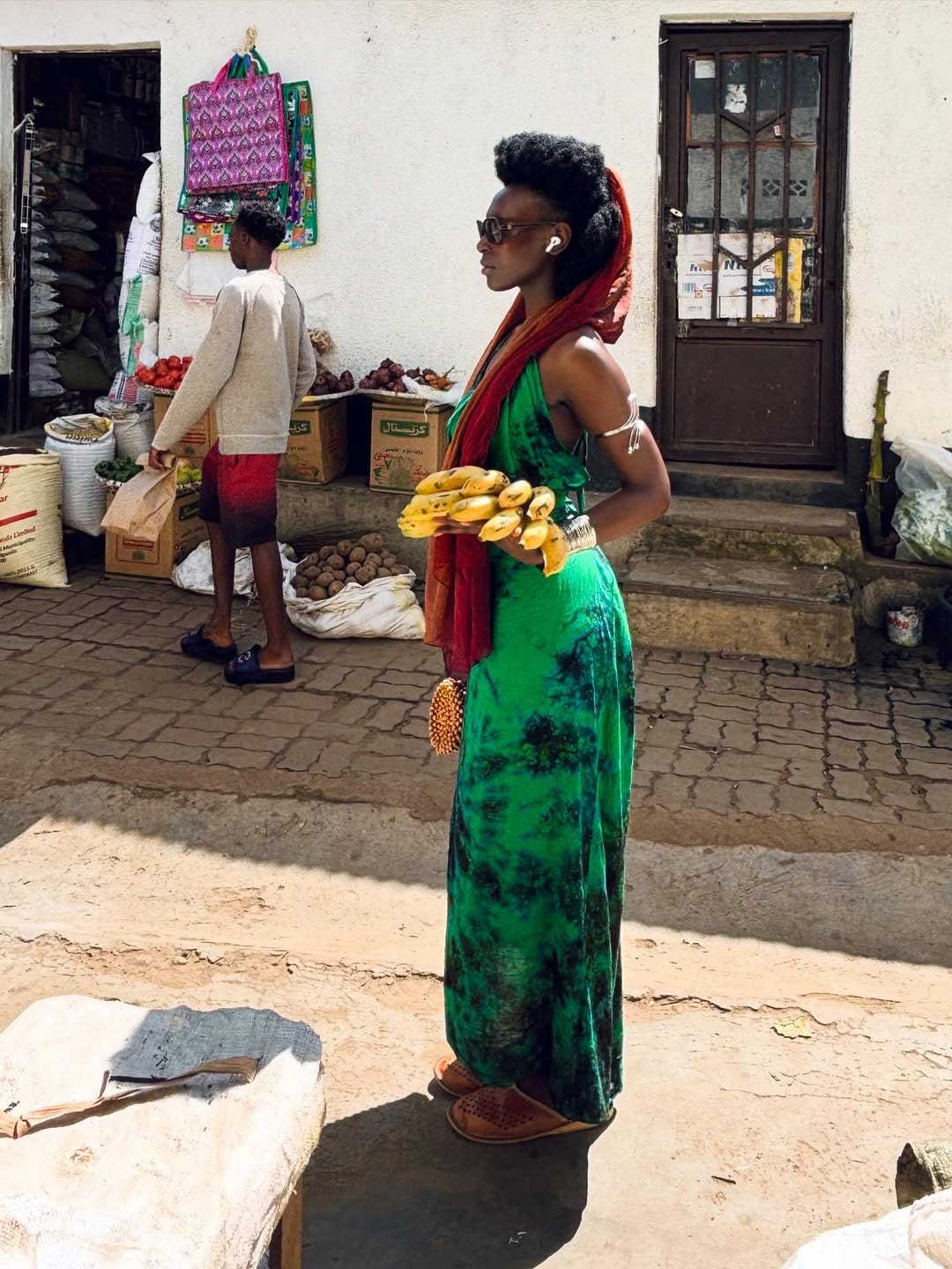Post 2 by Aline Amike on Instagram (image)