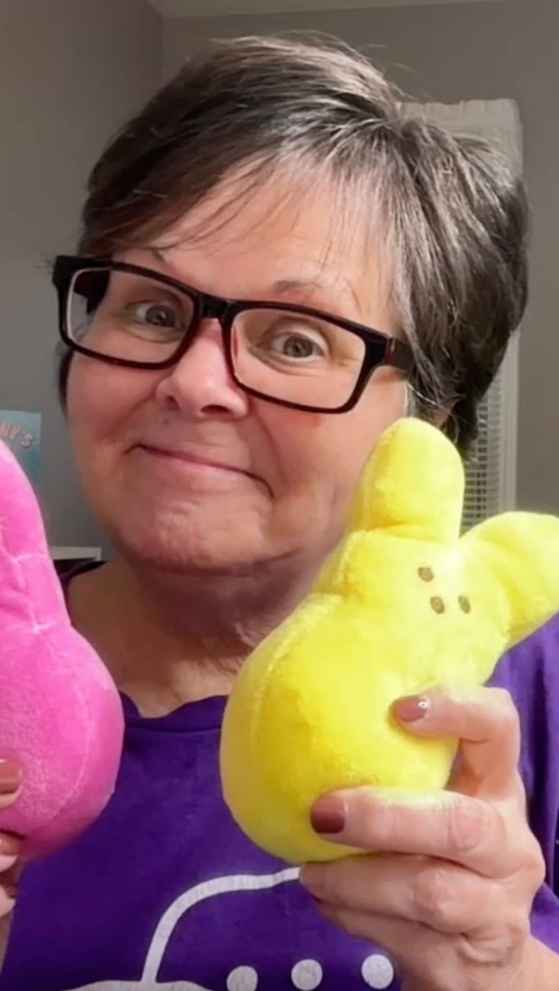 Post 6 by Molly - First Grade Teacher - Firstieland on Instagram (video)