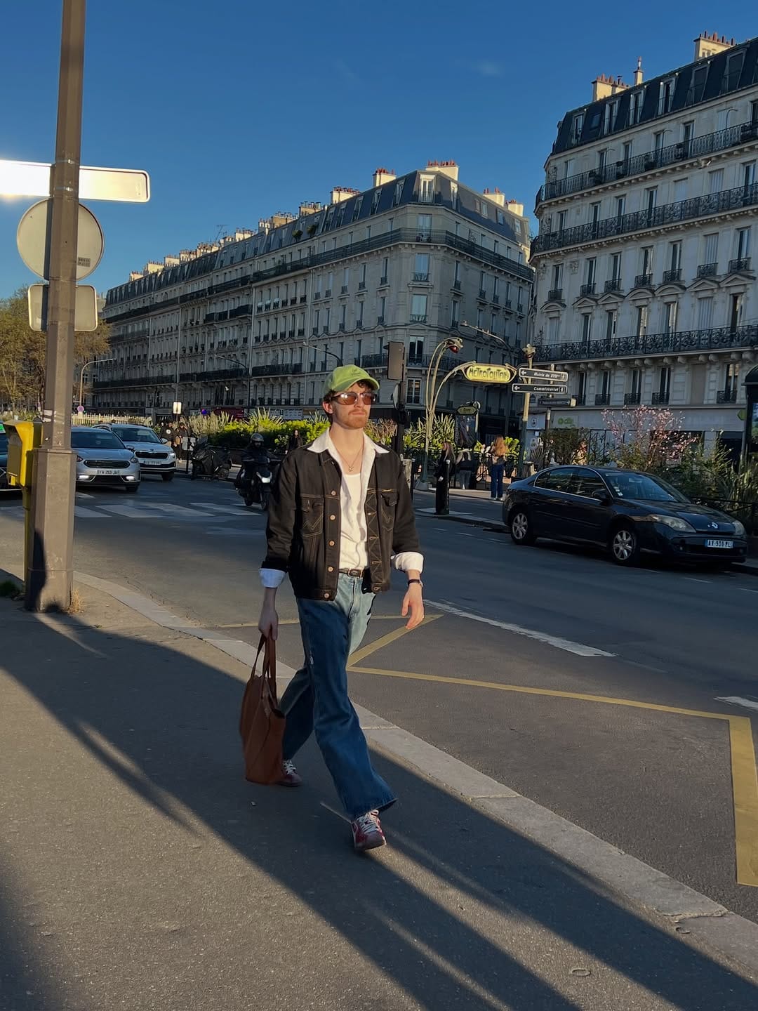 Post 6 by Rubens Simon on Instagram (carousel)
