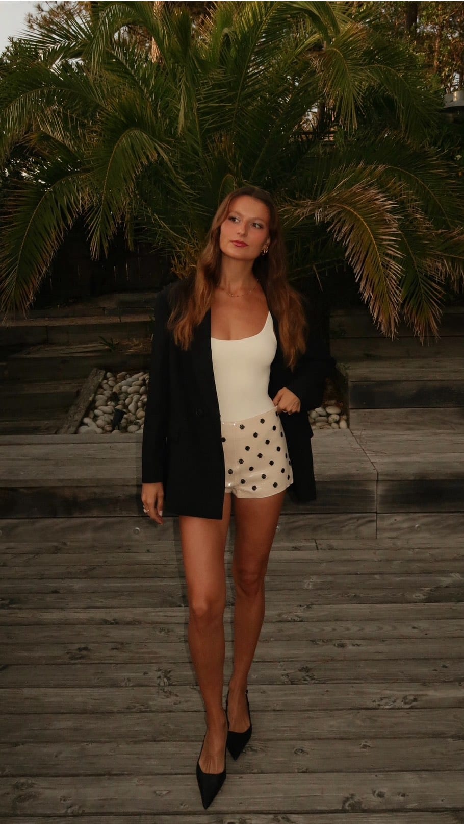 Post 10 by Lola Courbet on Instagram (video)