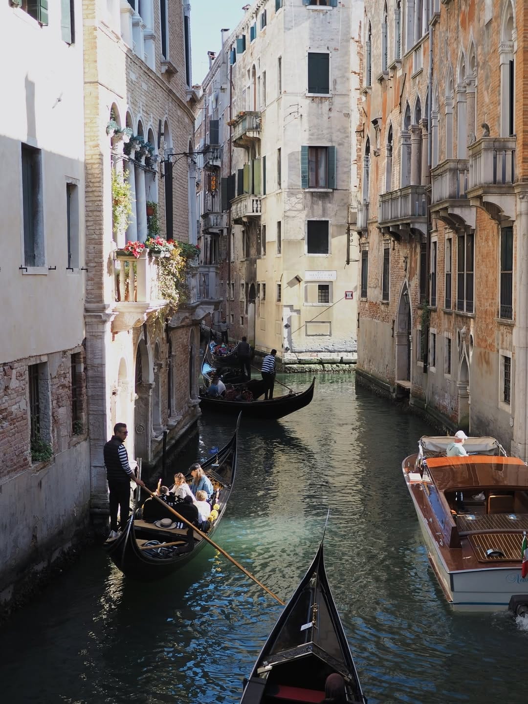 Post 8 by Mathilde on Instagram (carousel)