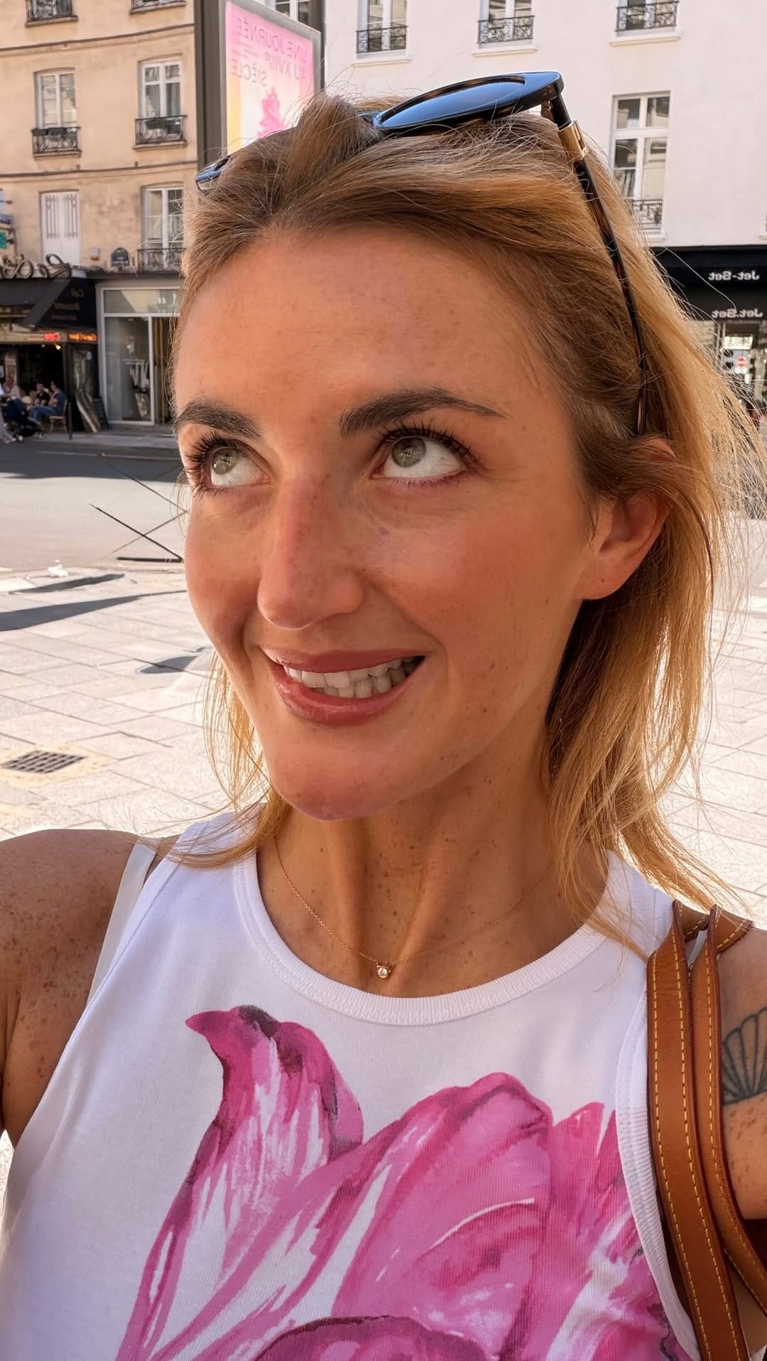 Post 5 by Carlita Ciaoo on Instagram (video)