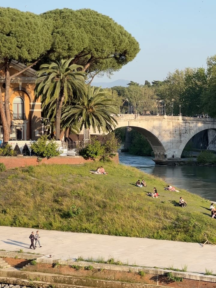 Post 8 by Vanessa Esteve | Roman tales 🇮🇹📽️🎞️ on Instagram (carousel)