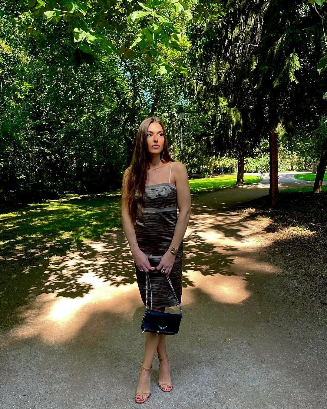 Post 10 by LÉA 🦋 on Instagram (image)