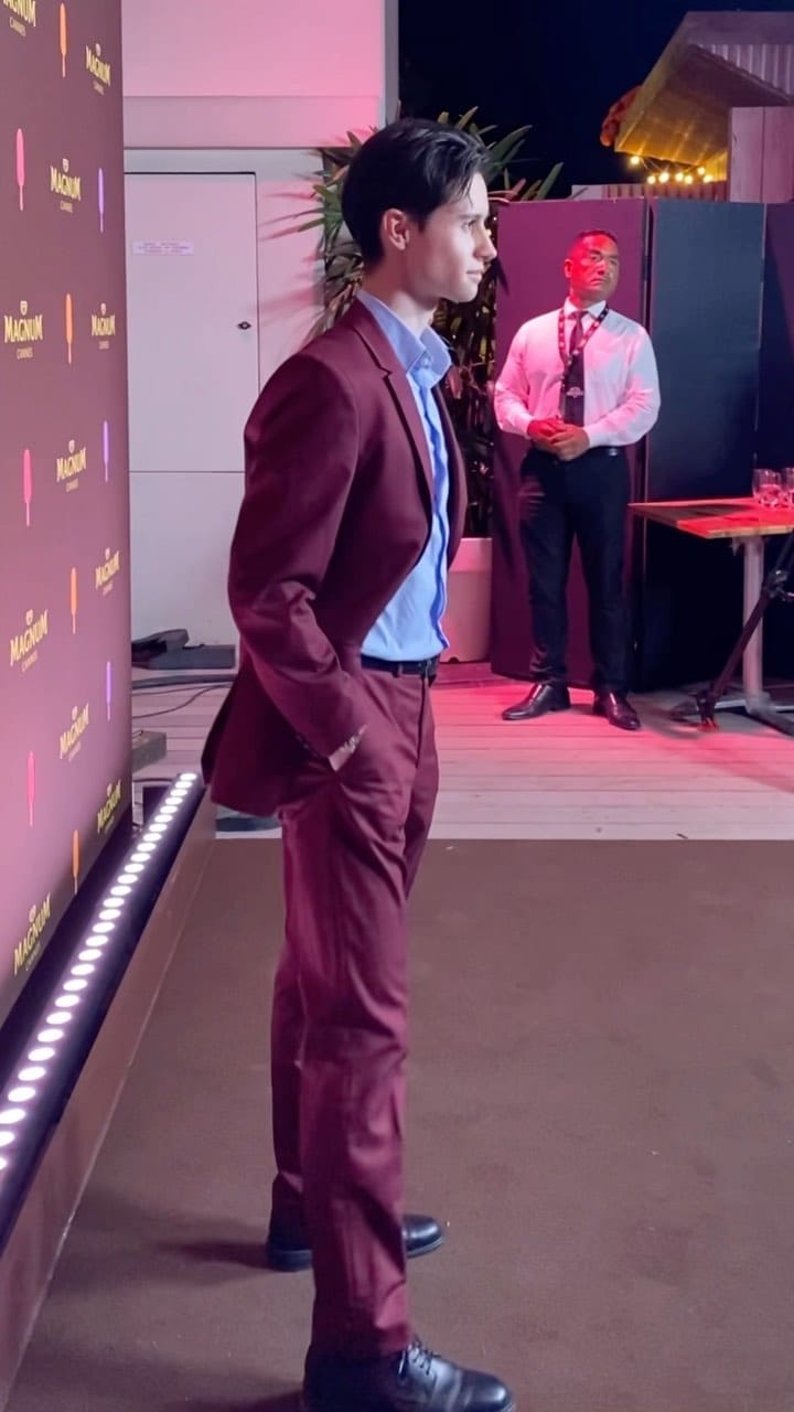 Post 4 by Christophe Bedes on Instagram (video)