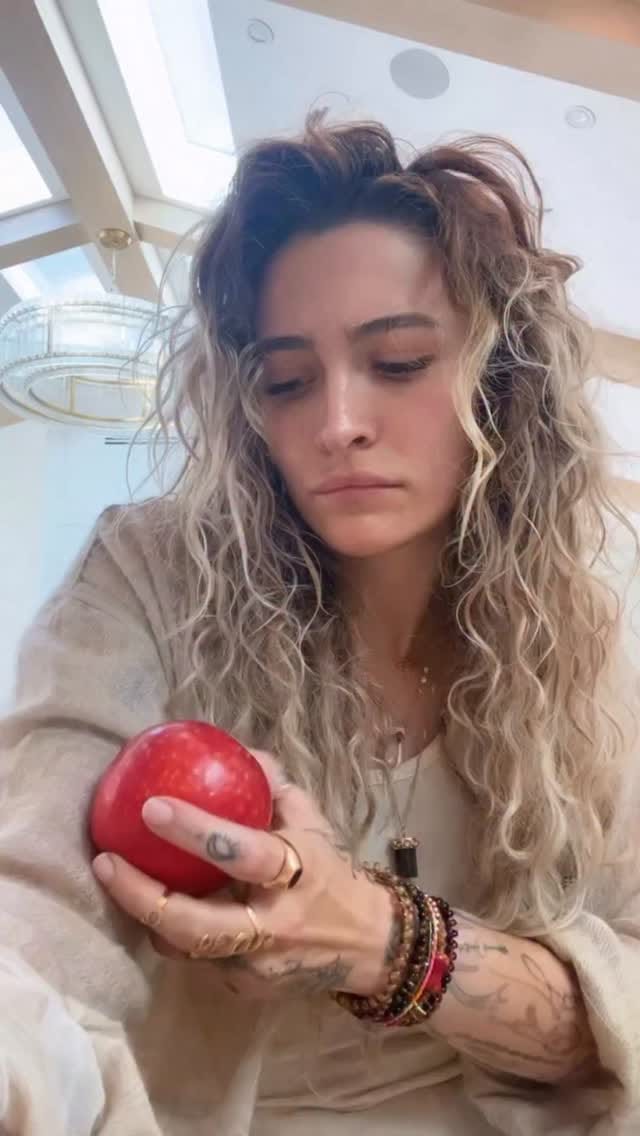 Post 2 by Paris Michael-Katherine Jackson 🪽 on Instagram (video)