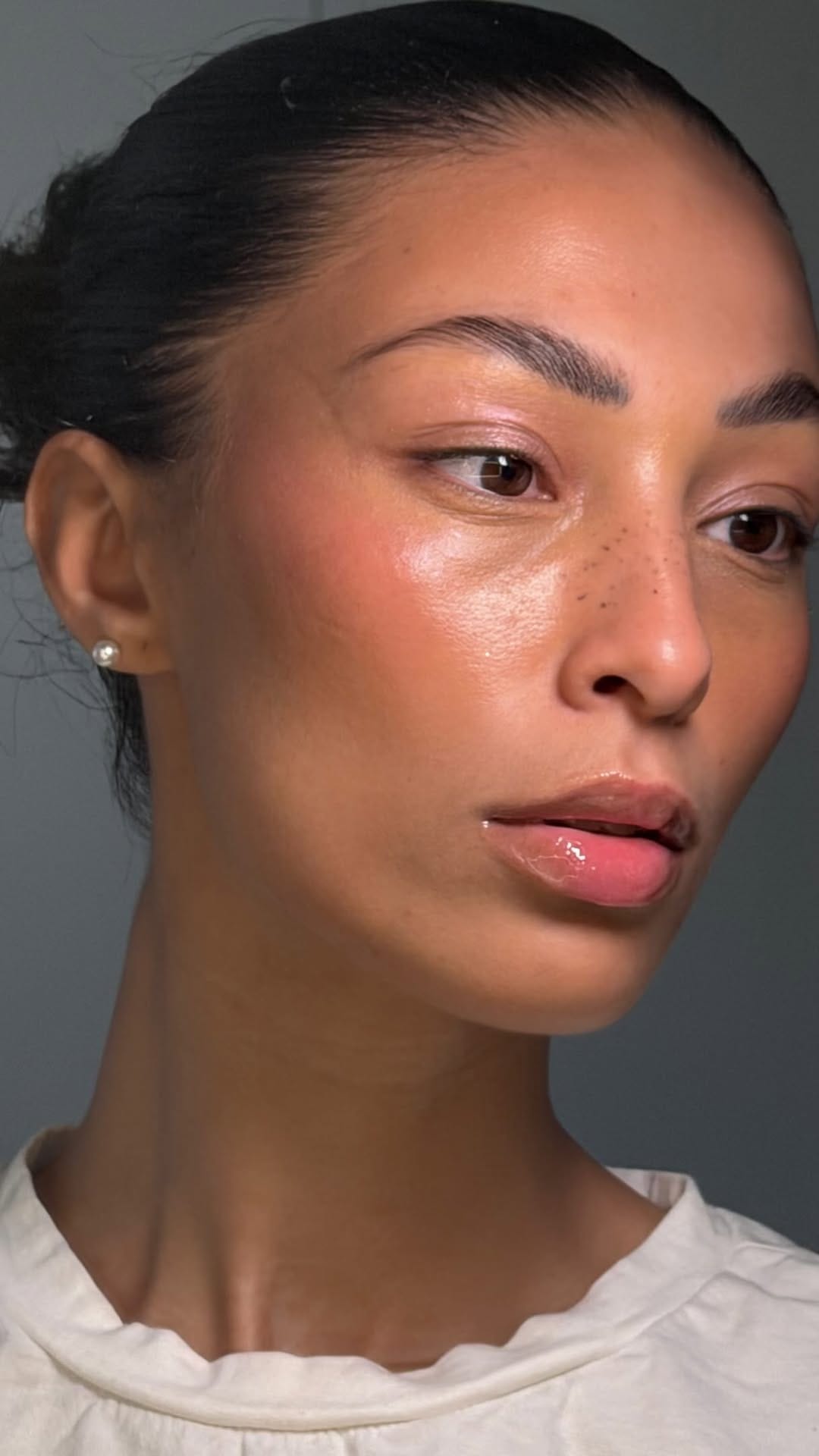 Post 4 by Kahina, Aïcha Tahri Cella on Instagram (video)