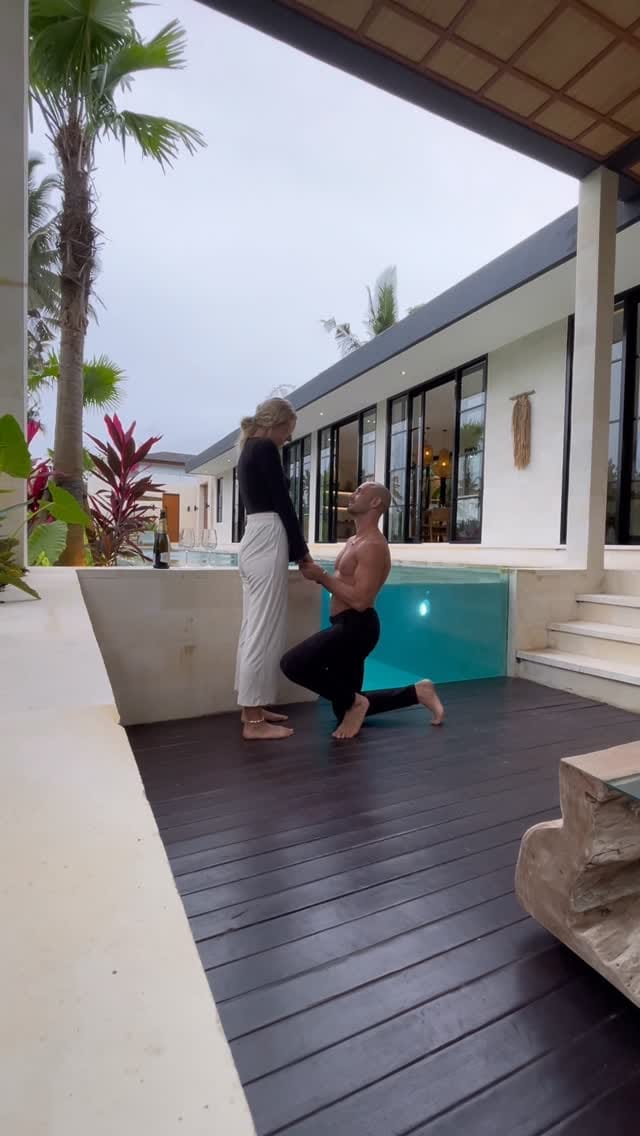 Post 3 by Mikele - Business Mentor For Online Coaches on Instagram (video)