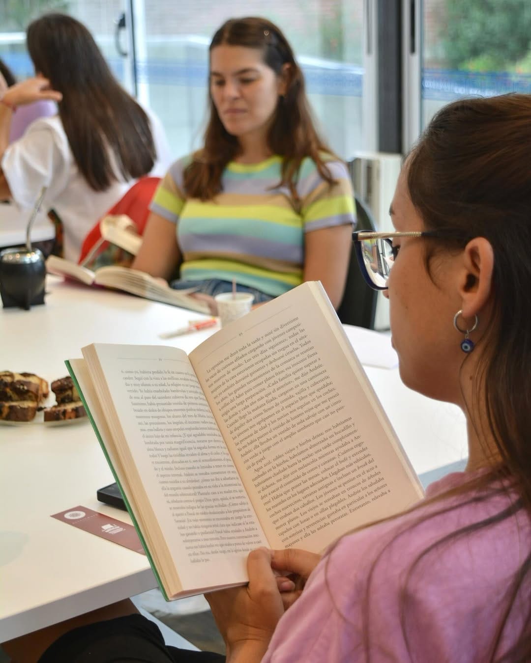 Post 9 by CLUB DE LECTURA ~ Leyendo Mujeres on Instagram (carousel)