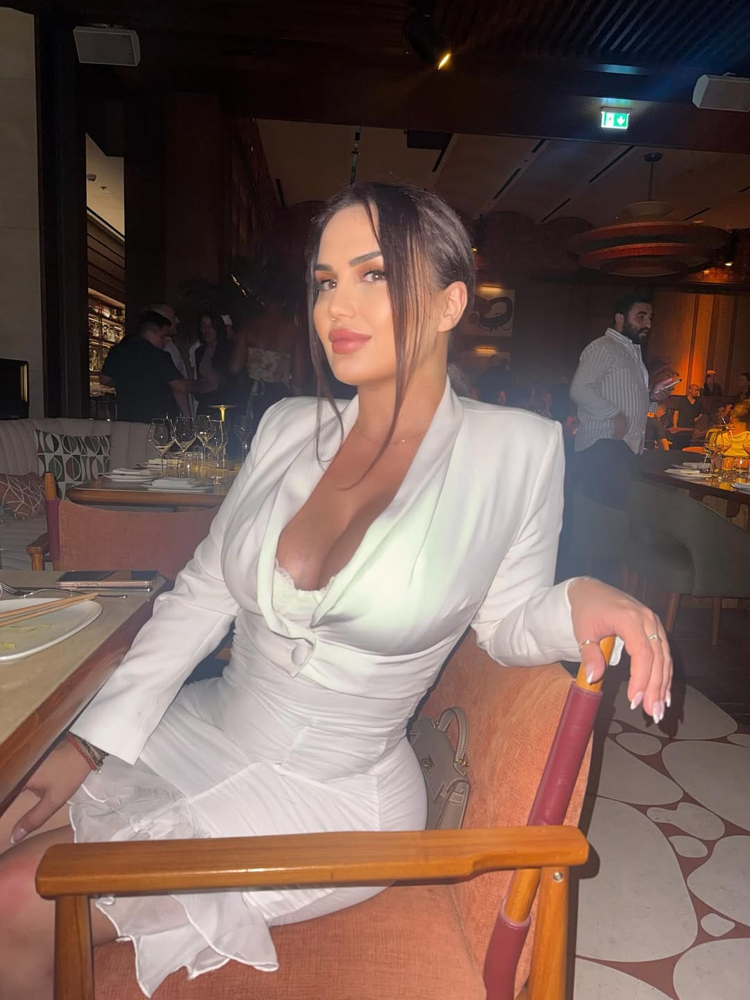 Post 3 by Kay Bahcci كريستال on Instagram (image)