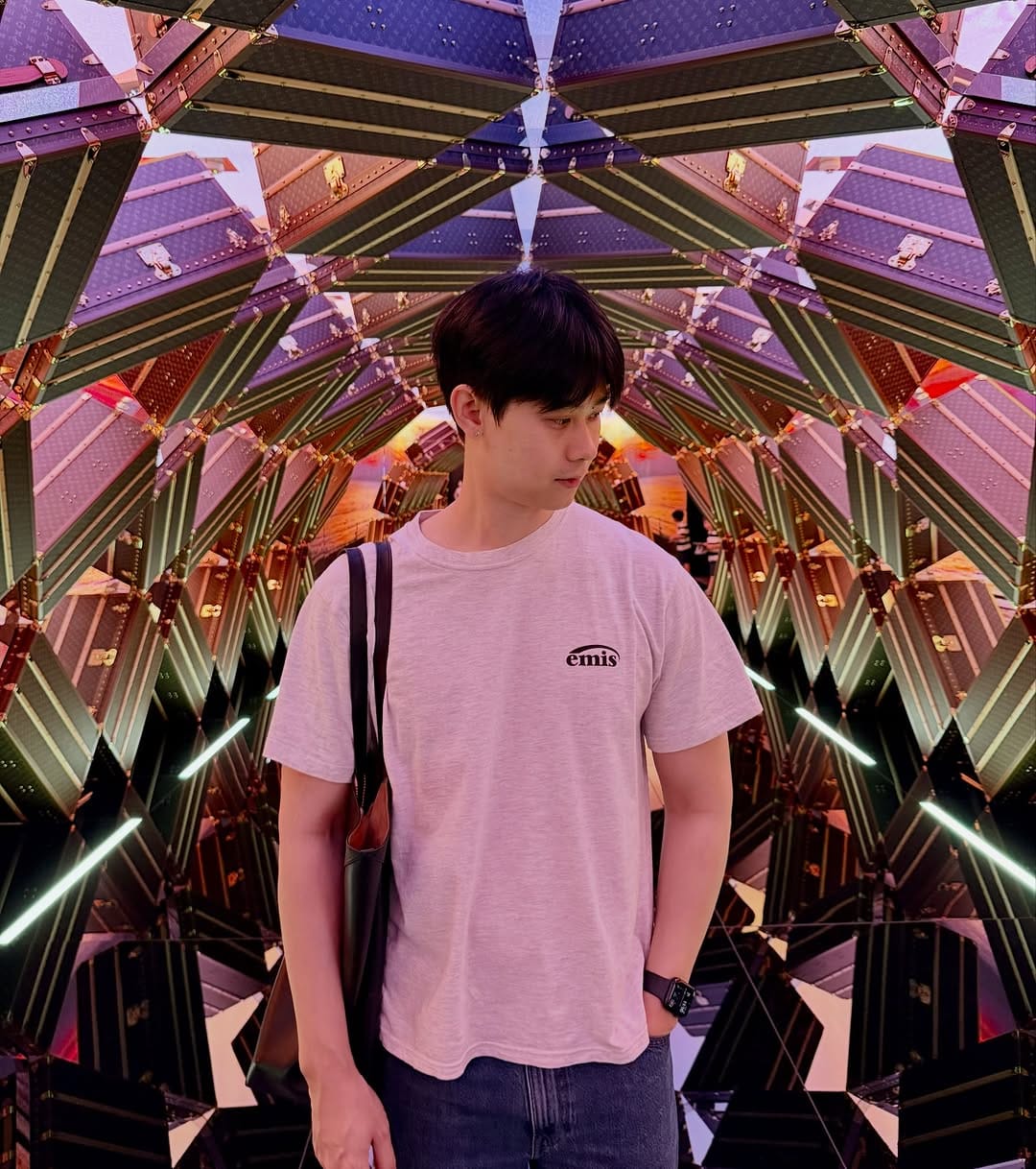 Post 7 by ton_b on Instagram (carousel)