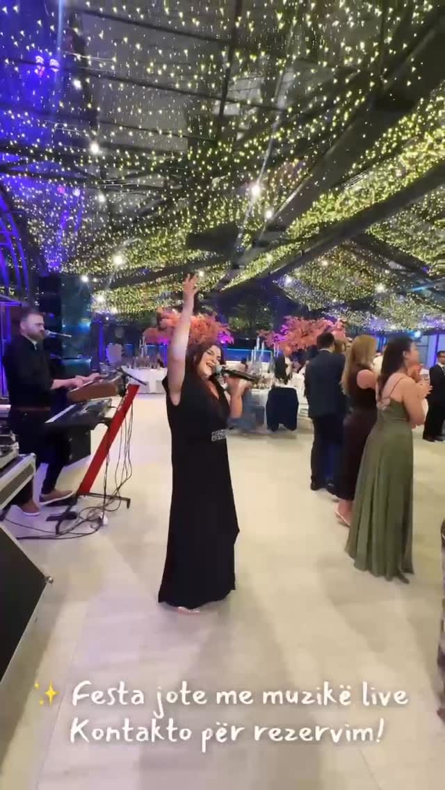 Post 10 by Megi Laska on Instagram (video)