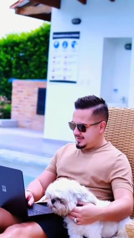 Post 8 by Sebastian Rivera ® on Instagram (video)