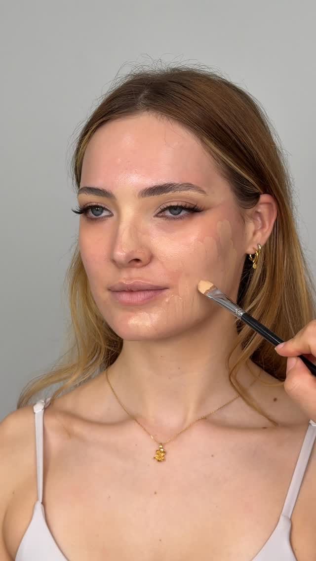 Post 1 by Salemah Rizay HMUA on Instagram (video)