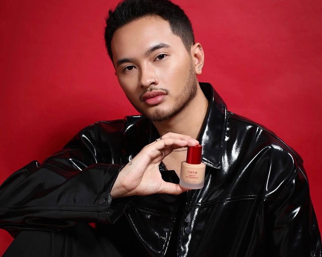 Post 7 by #DICKYMAKEUP Celebrity Makeup Artis Jakarta & Travel on Instagram (carousel)