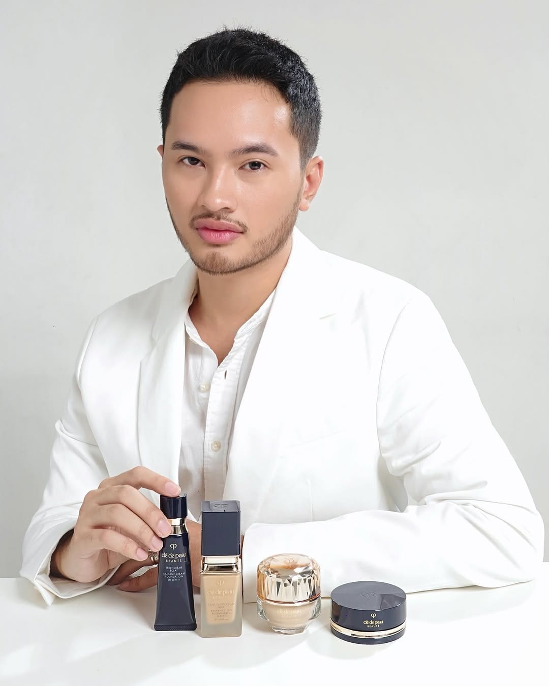 Post 3 by #DICKYMAKEUP Celebrity Makeup Artis Jakarta & Travel on Instagram (carousel)