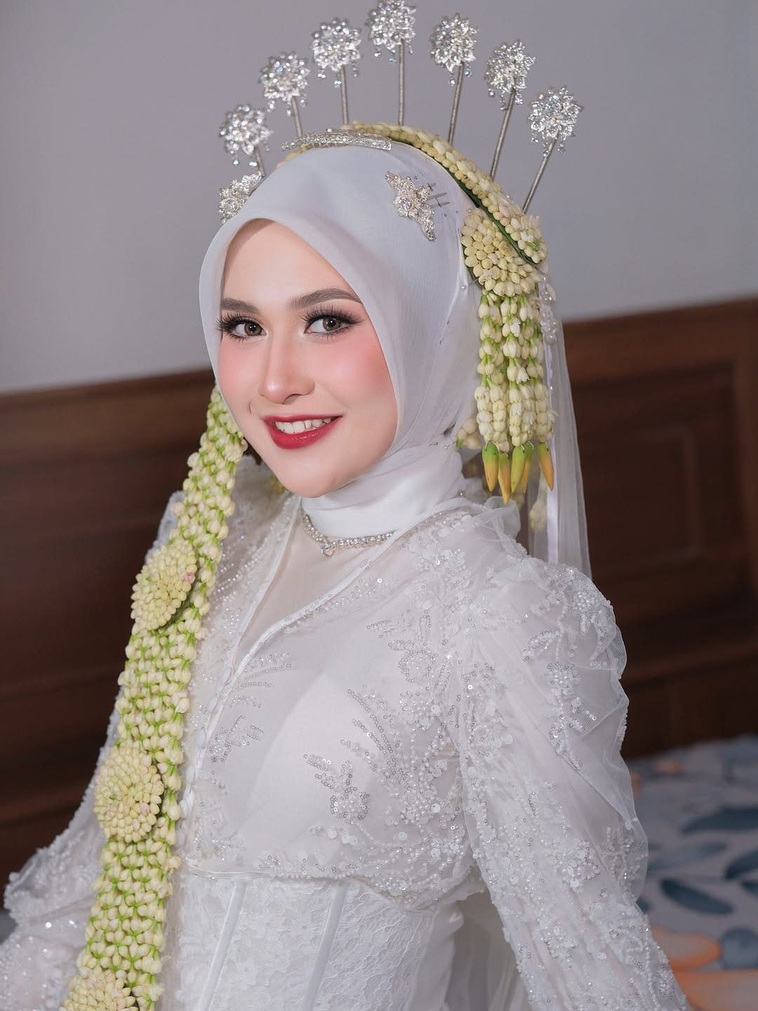 Post 2 by Tisa RatisaMakeup on Instagram (carousel)
