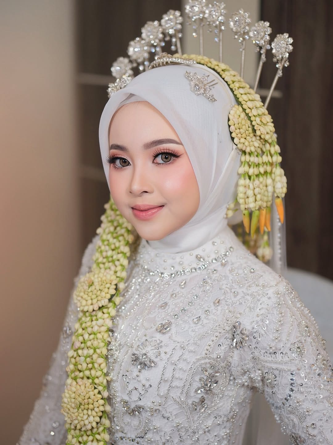 Post 5 by Tisa RatisaMakeup on Instagram (carousel)